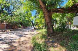 Amplio terreno en esquina en Barrio Mcal. Estigarribia