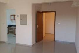 Alquilo departamento sobre Mcal. López e Ingavi